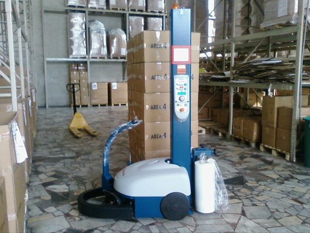 Foto03711.jpg Robot fasciapallet - Azienda distribuzione editoriale - Napoli